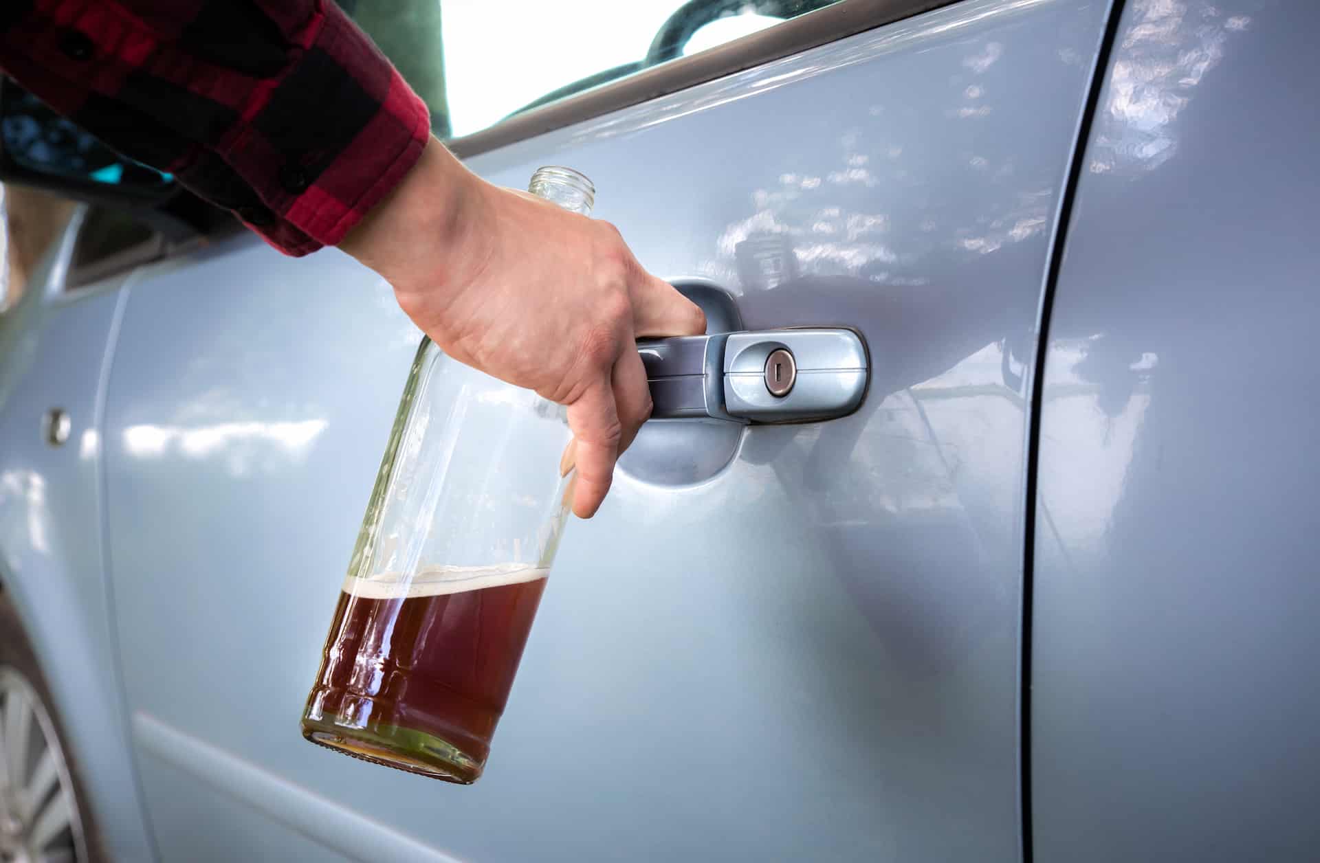 Bouteille d'alcool au volant : recidive conduite sous alcool
